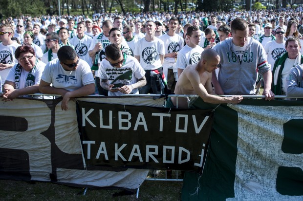 Amíg Kubatov Gábor ellen tüntettek, ő közben Tapolcán mozgósított