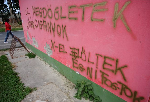 "Megdögletek" - horogkeresztett festettek Nagykanizsán