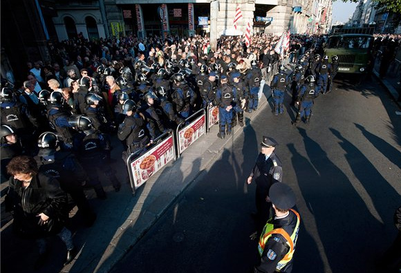 Jobbikosok próbáltak bejutni a Milla tüntetésére