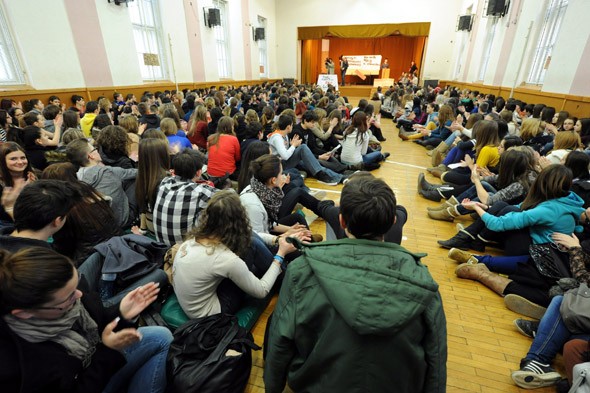 Hallgatói férőhelyek: demonstrálnak a középiskolások