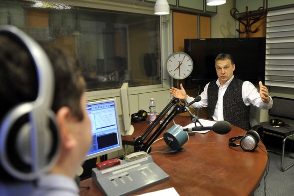 Orbán: ha kell, erőből folytatjuk a csökkentést