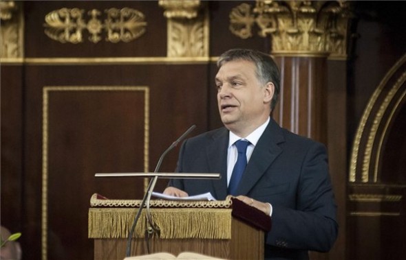 Tüntetők fogadták Orbán Viktort Debrecenben