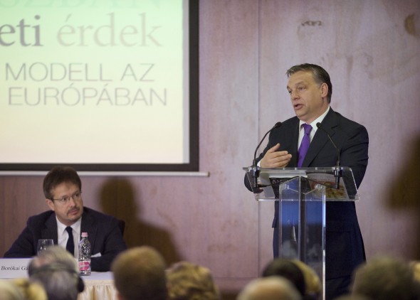 Orbán: kihúztuk az országot a gödörből