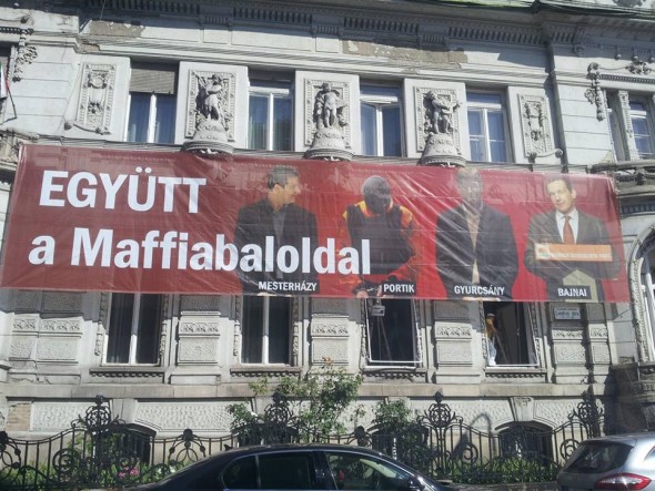 Maffiabaloldal: ezzel a fotóval készül a Fidesz a tüntetésre
