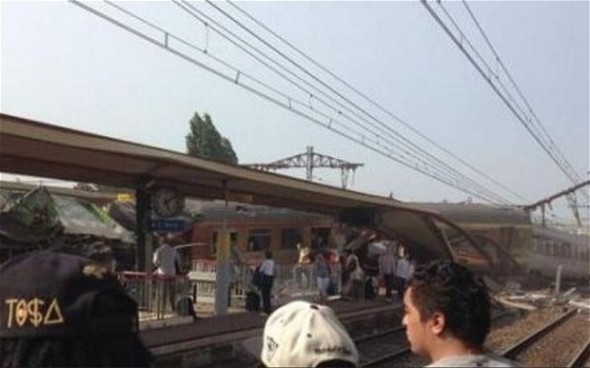 Kisiklott egy vonat Párizs közelében, több áldozat