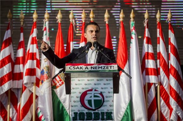 Vona Gábor: az MSZP és a Fidesz is húzzon el!
