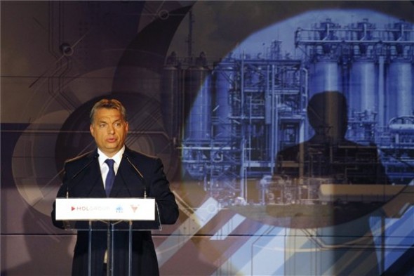 Orbán Viktor: a Mol jó kezekben van, megvédjük, ha kell
