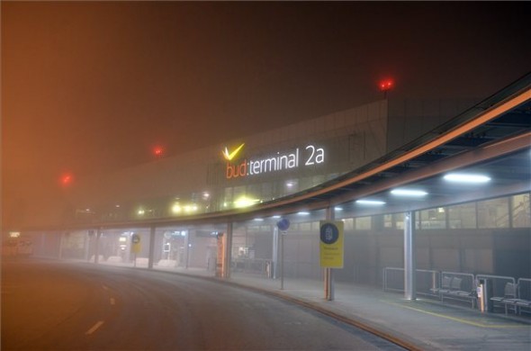 Tizennégy repülőgép nem tudott leszállni Budapesten a köd miatt