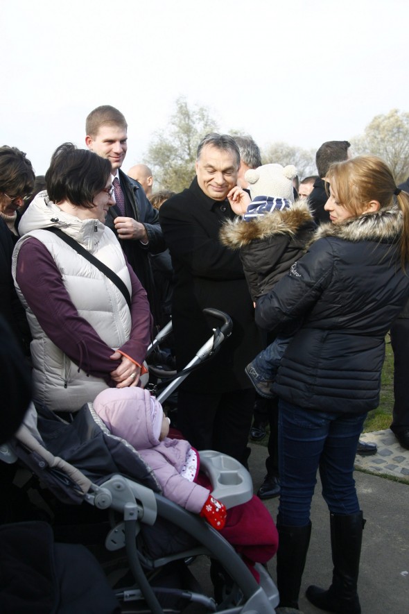 Orbán: Magyarországnak akkor lesz jövője, ha több gyerek születik