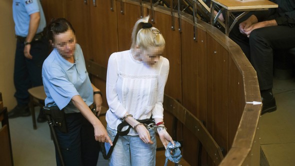 Legalább tíz évre börtönbe küldené az ügyész Rezesovát