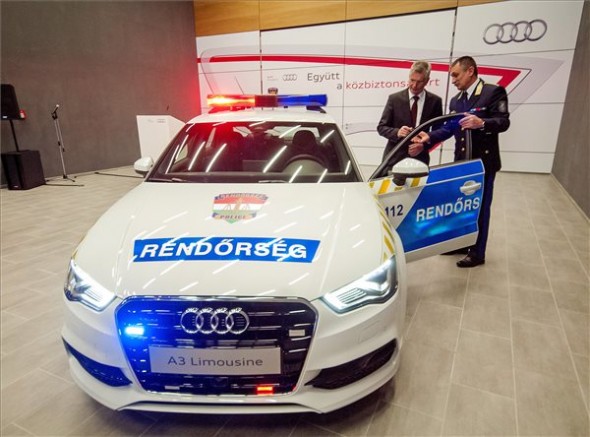 Ilyen Audi csúcsmodellel üldözhetik a rendőrök a bűnözőket