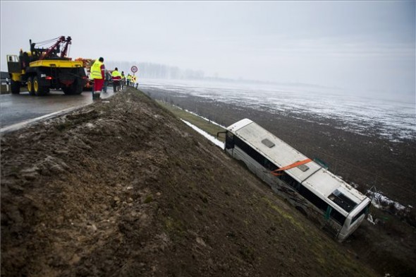 Magyarok a súlyos buszbaleset sérültjei