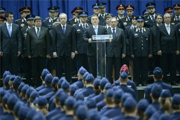 Orbán: megerősítettük a rendőrséget