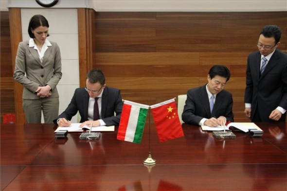 Szijjártó: erősödik a mezőgazdasági és a turisztikai együttműködés Kínával