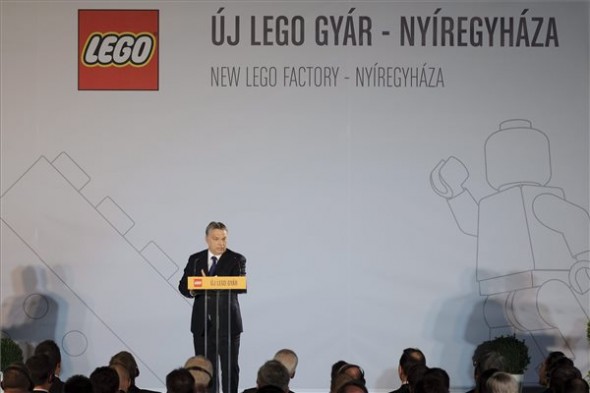 Lego gyárat adott át Orbán