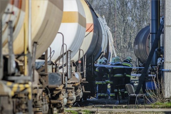Egy ember meghalt, öt megsérült egy vasúti tartálykocsi karbantartásakor