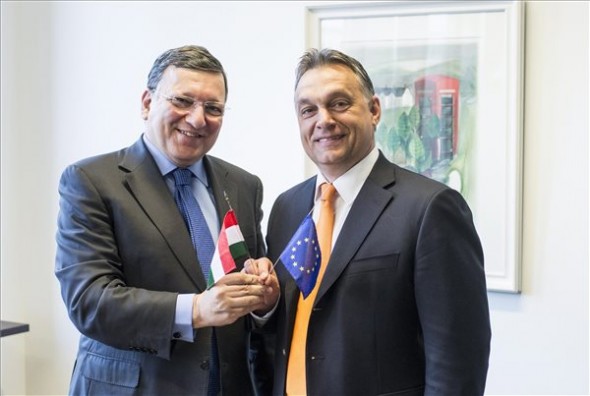 Orbán kiharcolta az akácok kegyelmét