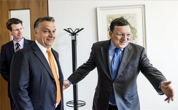 Orbán kiharcolta az akácok kegyelmét