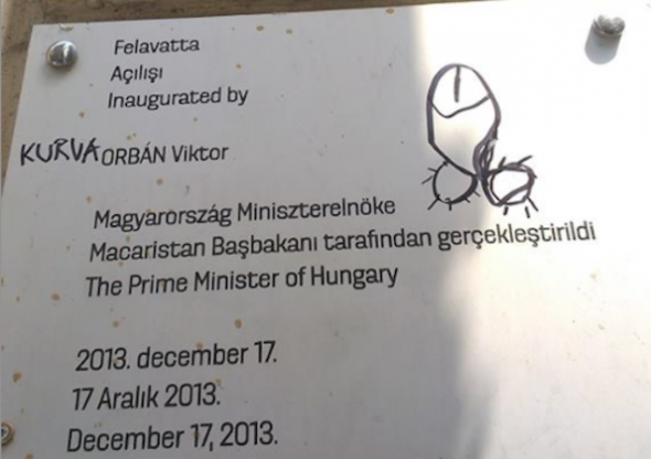 Meggyalázták Orbán emléktábláját Isztambulban