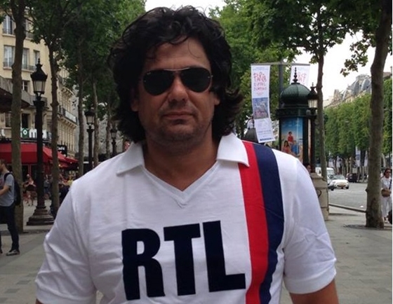 RTL-es pólóban pózol Deutsch Tamás a Facebookon - fotó