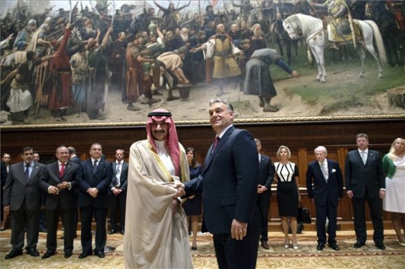 Orbán Viktor kitüntetett egy szaúdi herceget
