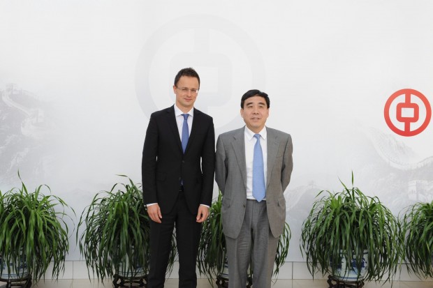 Szijjártó: regionális központot nyit a Bank of China Magyarországon