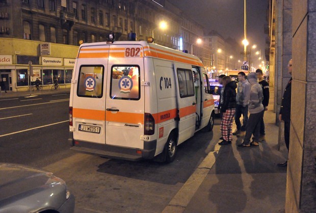 Ételfertőzés gyanújával vittek 42 külföldit kórházba egy budapesti hotelből