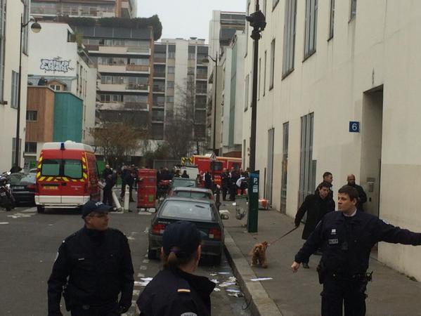 12 embert megöltek egy francia szerkesztőségben