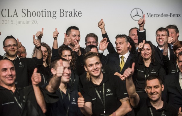 Orbán bemutatta az új kecskeméti luxusmercit