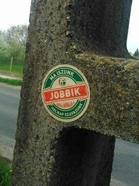 A Jobbik Ifjúsági Tagozata készítette az ivós-szavazós matricákat