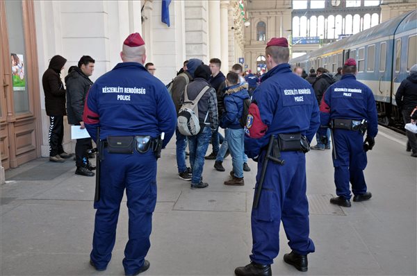 Koszovóikat tartóztattak fel a rendőrök a Keleti pályaudvaron