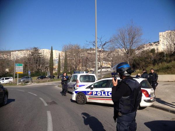 Fegyveresek támadtak meg egy rendőrőrsöt Marseille-ben