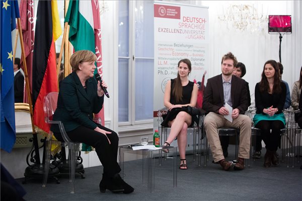 Erről beszélgetett Merkel a diákokkal az Andrássy Egyetemen
