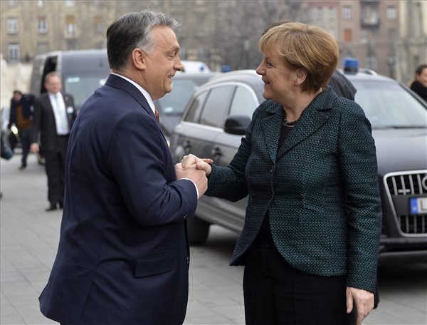 Megérkezett Angela Merkel Magyarországra