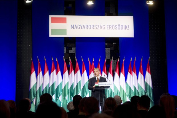 Orbán: A kommunista milliárdosok fognak itt urizálásról papolni