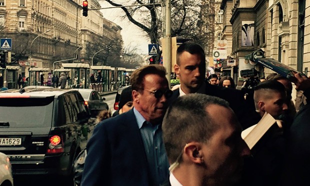 Arnold Schwarzenegger ma Budapesten sétálgatott