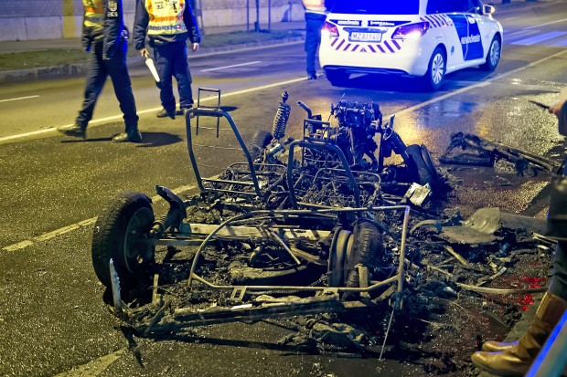 Durván kiégett egy kocsi Budapesten